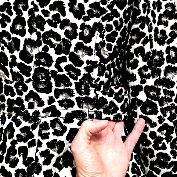 New Leopard double breasted coat! 2 side pockets, fully lined 5 button closure! - Picture 6 of 10